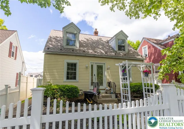 1st image of 852 N Irving St, Allentown, PA 18109 | MLS# 777060