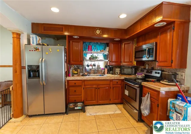 2nd image of 852 N Irving St, Allentown, PA 18109 | MLS# 777060