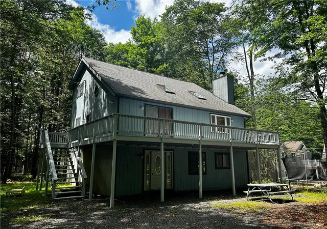 Homes for sale in Lake Ariel, PA | 382 Nw Underwood Ln, Lake Ariel, PA 18436 | MLS# 777209