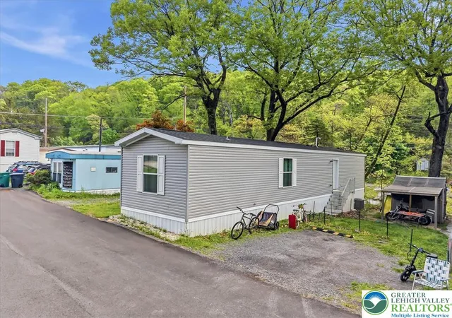 Homes for sale in Wind Gap, PA | 2 Indian Trl, Wind Gap, PA 18091 | MLS# 776728
