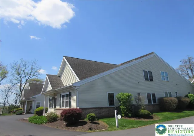 2nd image of 2430 Steeplechase Dr, Macungie, PA 18062 | MLS# 776627