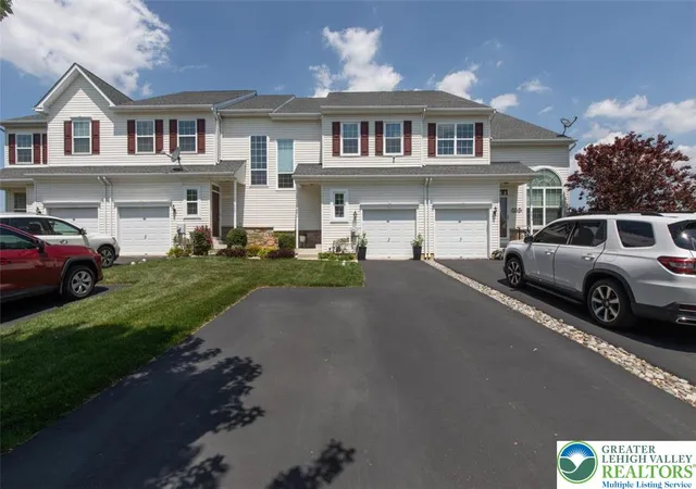 Homes for sale in Upper Macungie Twp, PA | 991 King Wy, Upper Macungie Twp, PA 18031 | MLS# 777226
