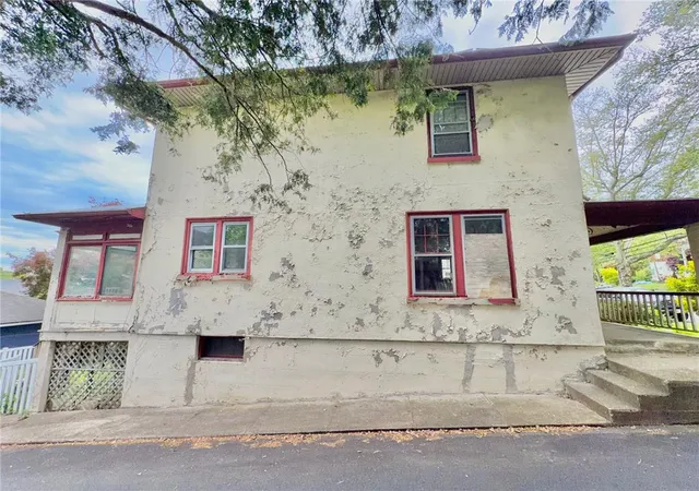 3rd image of 720 Lafayette St, Easton, PA 18042 | MLS# 777332