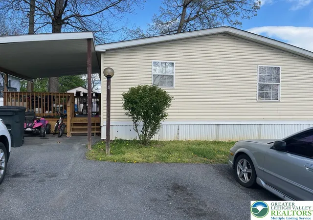 Homes for sale in East Allen Twp, PA | 4 N Briarwood Ct, East Allen Twp, PA 18014 | MLS# 776440