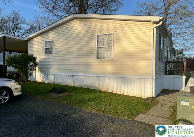 Homes for sale in East Allen Twp, PA | 4 N Briarwood Ct, East Allen Twp, PA 18014 | MLS# 776440