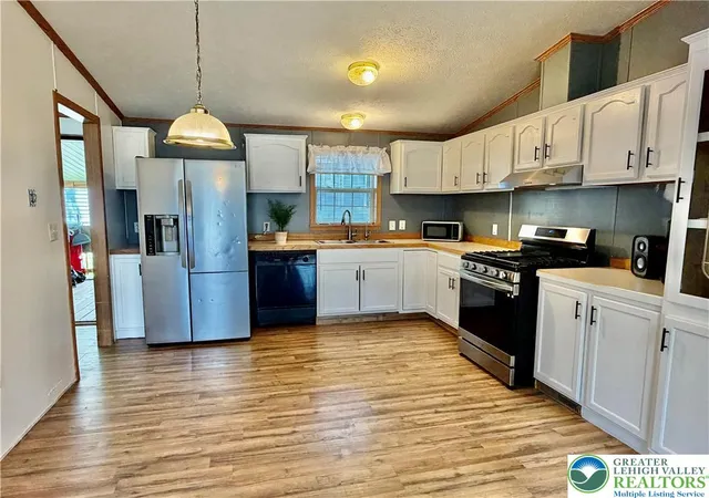 Homes for sale in East Allen Twp, PA | 4 N Briarwood Ct, East Allen Twp, PA 18014 | MLS# 776440