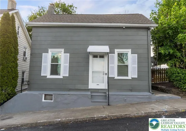 Homes for sale in Northampton Boro, PA | 137 17th St, Northampton Boro, PA 18067 | MLS# 776609