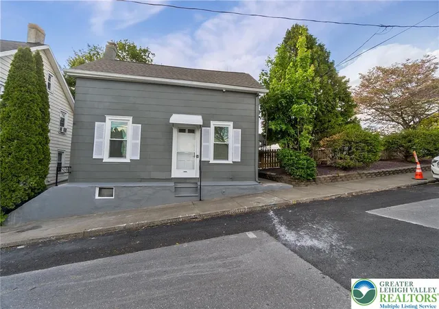 Homes for sale in Northampton Boro, PA | 137 17th St, Northampton Boro, PA 18067 | MLS# 776609