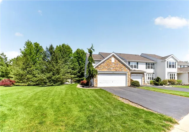 2nd image of 224 Park Ridge Dr, Easton, PA 18040 | MLS# 776201