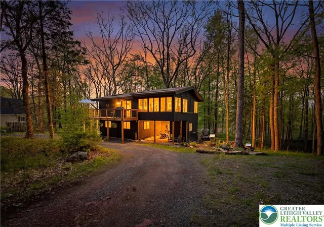 Homes for sale in Hawley, PA | 104 Horseshoe Ln, Hawley, PA 18428 | MLS# 777427