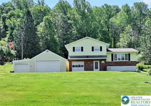 Homes for sale in Lower Saucon Twp, PA | 2346 Polk Valley Rd, Lower Saucon Twp, PA 18055 | MLS# 777184
