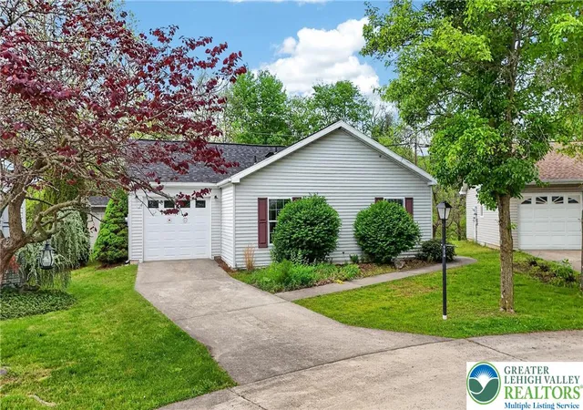 Photo 1 of Single family home for sale at 860 Trestle Ct, Pine Grove, PA 17963 | MLS# 777431 | Listing updated on 2026-07-30