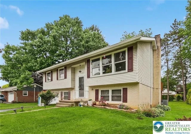 Homes for sale in Hanover Twp, PA | 3635 Stephen Crane Ln, Hanover Twp, PA 18017 | MLS# 777567