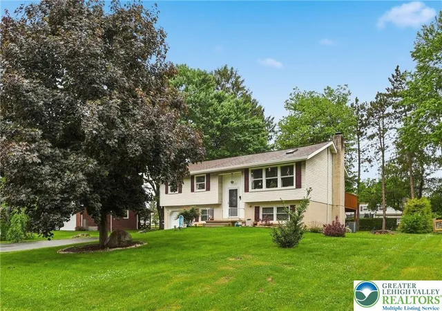 Homes for sale in Hanover Twp, PA | 3635 Stephen Crane Ln, Hanover Twp, PA 18017 | MLS# 777567