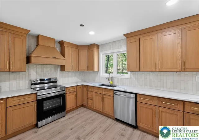 Homes for sale in Stroud Twp, PA | 1965 Long Woods, Stroud Twp, PA 18360 | MLS# 777602