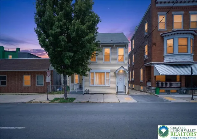 Homes for sale in Allentown City, PA | 733 Chew St, Allentown City, PA 18102 | MLS# 777626