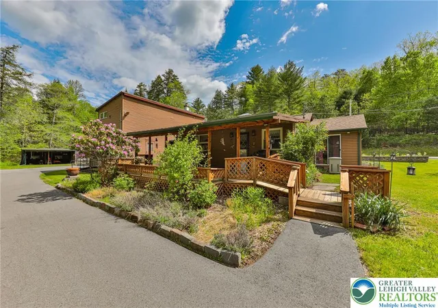 2nd image of 331 Cranberry Creek Rd, Paradise Twp, PA 18326 | MLS# 777230