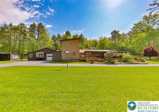 3rd image of 331 Cranberry Creek Rd, Paradise Twp, PA 18326 | MLS# 777230