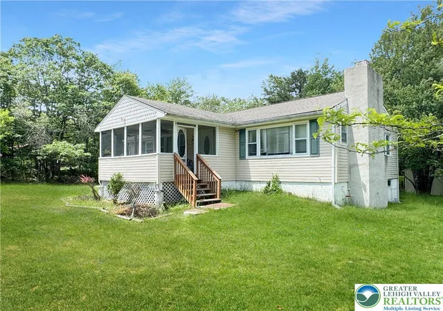 Homes for sale in Tobyhanna Twp, PA | 183 Island Dr, Tobyhanna Twp, PA 18334 | MLS# 777582