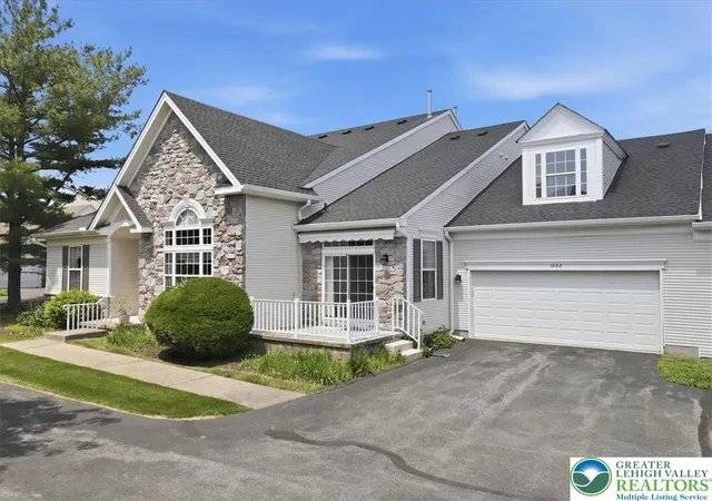 Homes for sale in Hellertown, PA | 1888 Jeanine Wy, Hellertown, PA 18055 | MLS# 777415