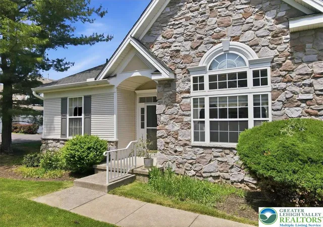 Homes for sale in Hellertown, PA | 1888 Jeanine Wy, Hellertown, PA 18055 | MLS# 777415