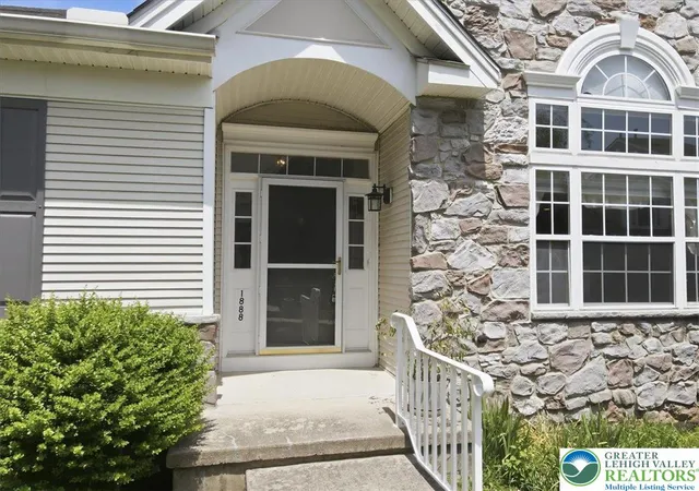 Homes for sale in Hellertown, PA | 1888 Jeanine Wy, Hellertown, PA 18055 | MLS# 777415
