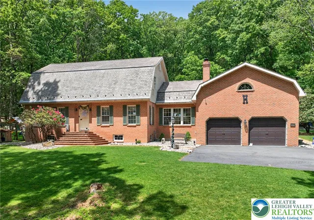 Homes for sale in Pen Argyl Boro, PA | 595 Walnut Ave, Pen Argyl Boro, PA 18072 | MLS# 777497