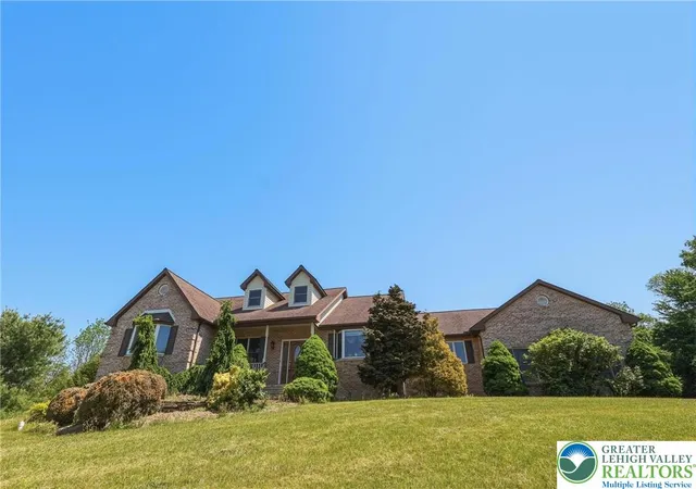 Homes for sale in North Whitehall Twp, PA | 5217 Cider Press Rd, North Whitehall Twp, PA 18078 | MLS# 777111