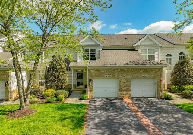 Homes for sale in Williams Twp, PA | 163 Muirfield Wy, Williams Twp, PA 18042 | MLS# 777733