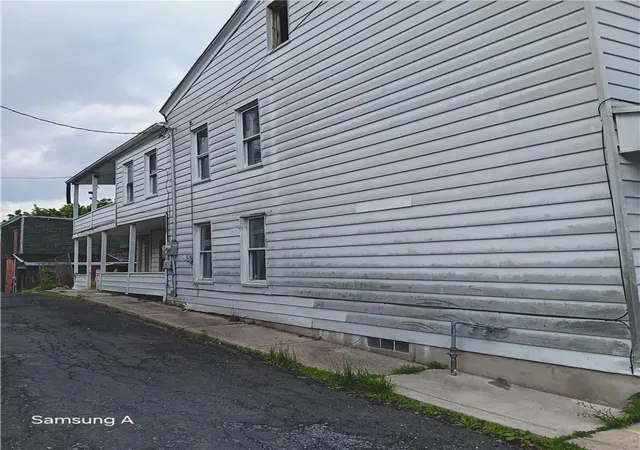 Homes for sale in Pottsville, PA | 322 W Race St, Pottsville, PA 17901 | MLS# 776874