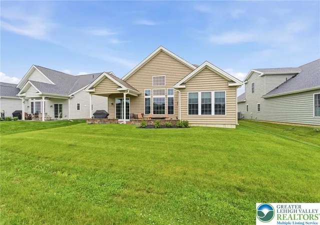 3rd image of 5537 Traditions Dr, Upper Saucon Twp, PA 18036 | MLS# 777755