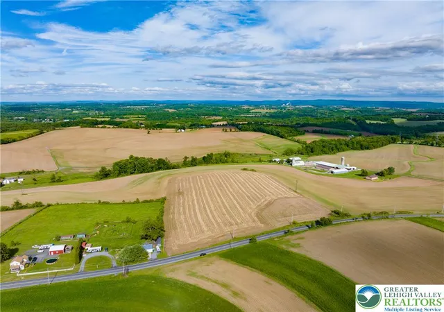 Homes for sale in Plainfield Twp, PA | 1600 Pen Argyl Rd, Plainfield Twp, PA 18072 | MLS# 777757