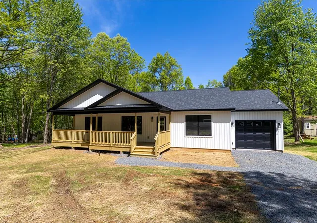 2nd image of 103 Burnshaw Ln, Albrightsville, PA 18210 | MLS# 777685