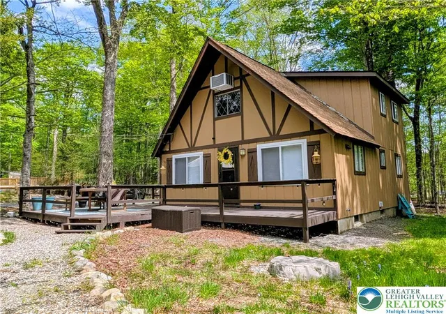 Homes for sale in Coolbaugh Twp, PA | 136 Tomhickon Trl, Coolbaugh Twp, PA 18347 | MLS# 777443