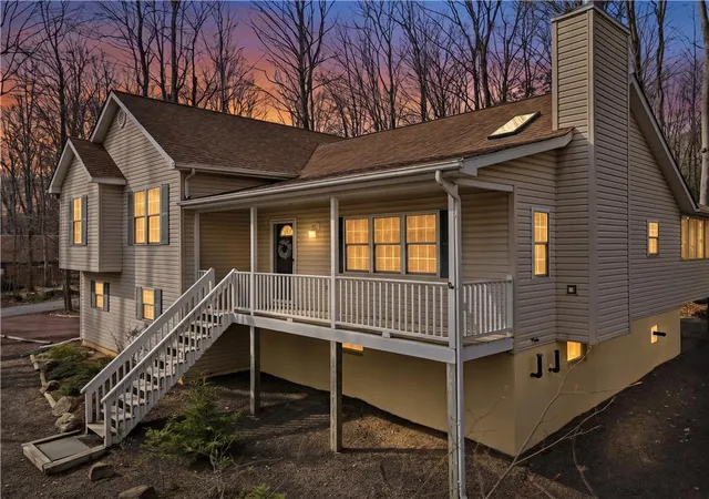 Homes for sale in Tobyhanna Twp, PA | 104 Merriment Ln, Tobyhanna Twp, PA 18610 | MLS# 775655