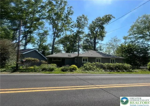 Homes for sale in Upper Mt Bethel Twp, PA | 4379 River Rd, Upper Mt Bethel Twp, PA 18343 | MLS# 777225
