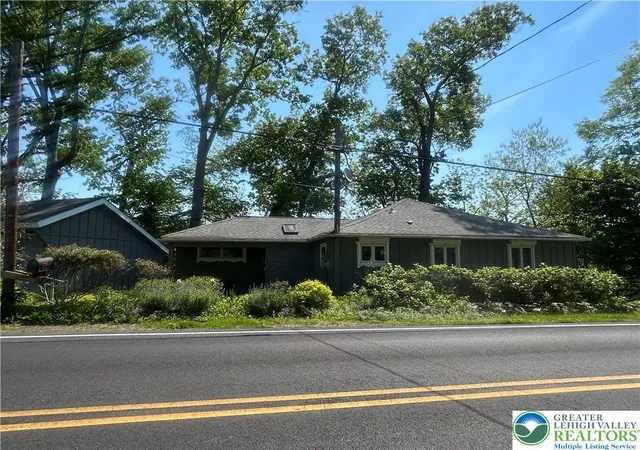 Homes for sale in Upper Mt Bethel Twp, PA | 4379 River Rd, Upper Mt Bethel Twp, PA 18343 | MLS# 777225