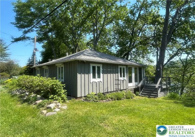 Homes for sale in Upper Mt Bethel Twp, PA | 4379 River Rd, Upper Mt Bethel Twp, PA 18343 | MLS# 777225