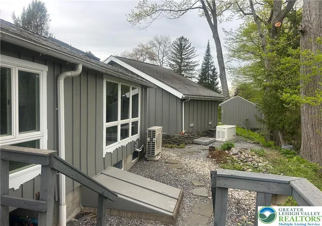 Homes for sale in Upper Mt Bethel Twp, PA | 4379 River Rd, Upper Mt Bethel Twp, PA 18343 | MLS# 777225