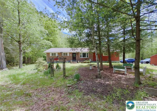 Homes for sale in Tobyhanna Twp, PA | 105 Tulip Trl, Tobyhanna Twp, PA 18466 | MLS# 777525
