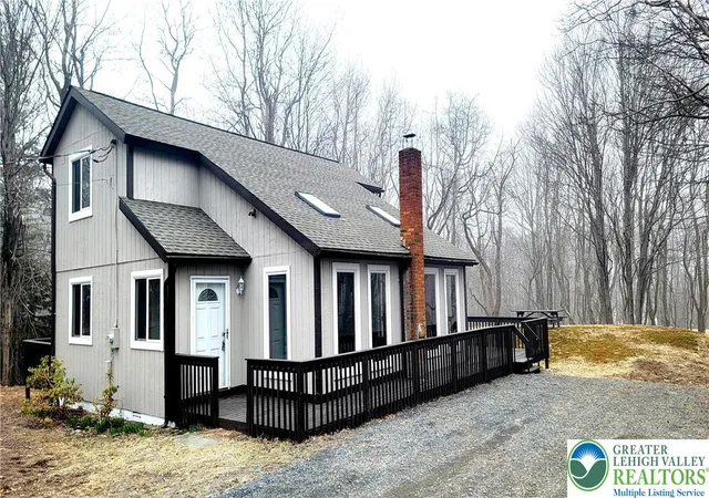 Homes for sale in Tobyhanna Twp, PA | 1123 Black Bear Ln, Tobyhanna Twp, PA 18334 | MLS# 775732