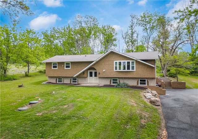 5th image of 1040 Riverview Dr, Lehigh Twp, PA 18088 | MLS# 777897