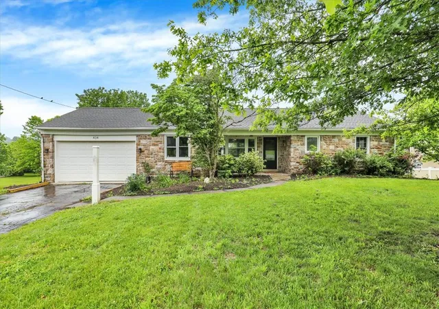 2nd image of 434 E Moyer Rd, Pottstown, PA 19464 | MLS# 777884