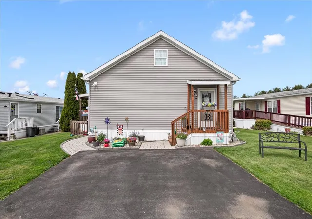 2nd image of 5250 Brunswick Ln, Macungie, PA 18062 | MLS# 777730