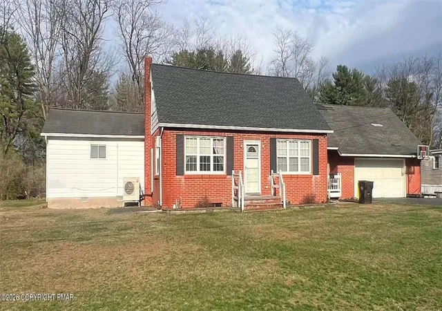 Homes for sale in Stroudsburg, PA | 1564 Spruce St, Stroudsburg, PA 18360 | MLS# 777974