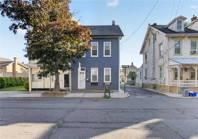 3rd image of 122 Front St, Catasauqua, PA 18032 | MLS# 777933