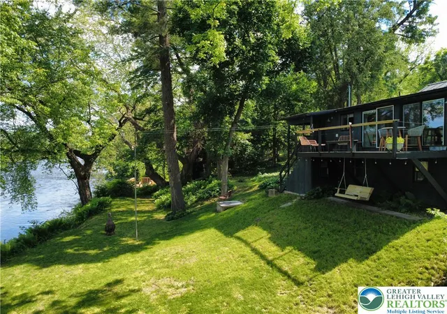 2nd image of 1855 S Delaware Dr, Easton, PA 18042 | MLS# 778026