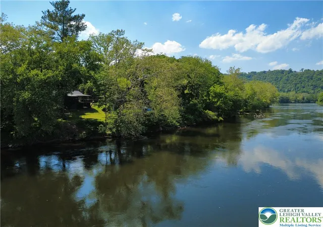 31st image of 1855 S Delaware Dr, Easton, PA 18042 | MLS# 778026