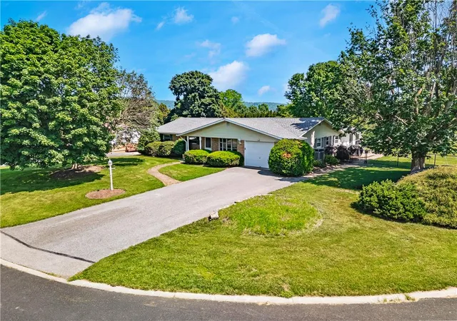 Homes for sale in Upper Saucon Twp, PA | 4835 Aberdene St, Upper Saucon Twp, PA 18034 | MLS# 777624