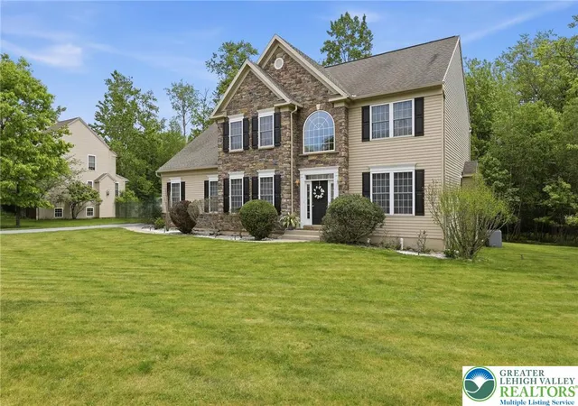 2nd image of 1017 Woodberry Dr, Mountain Top, PA 18707 | MLS# 778051